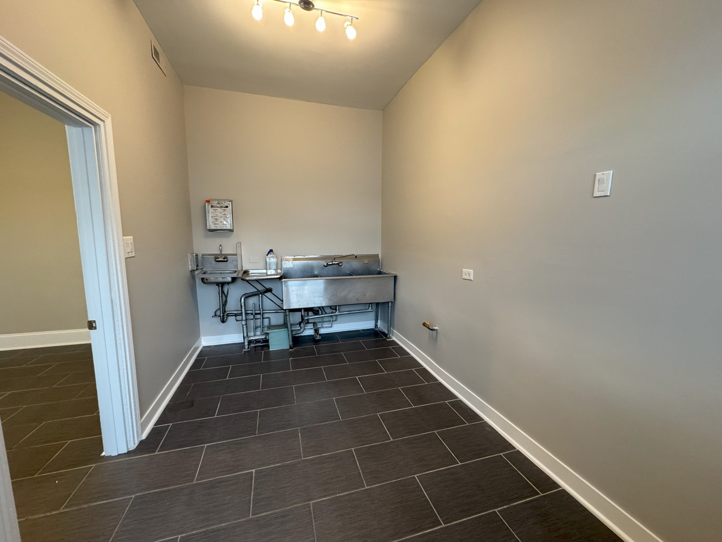 5814 W Higgins Avenue Property Photo 9