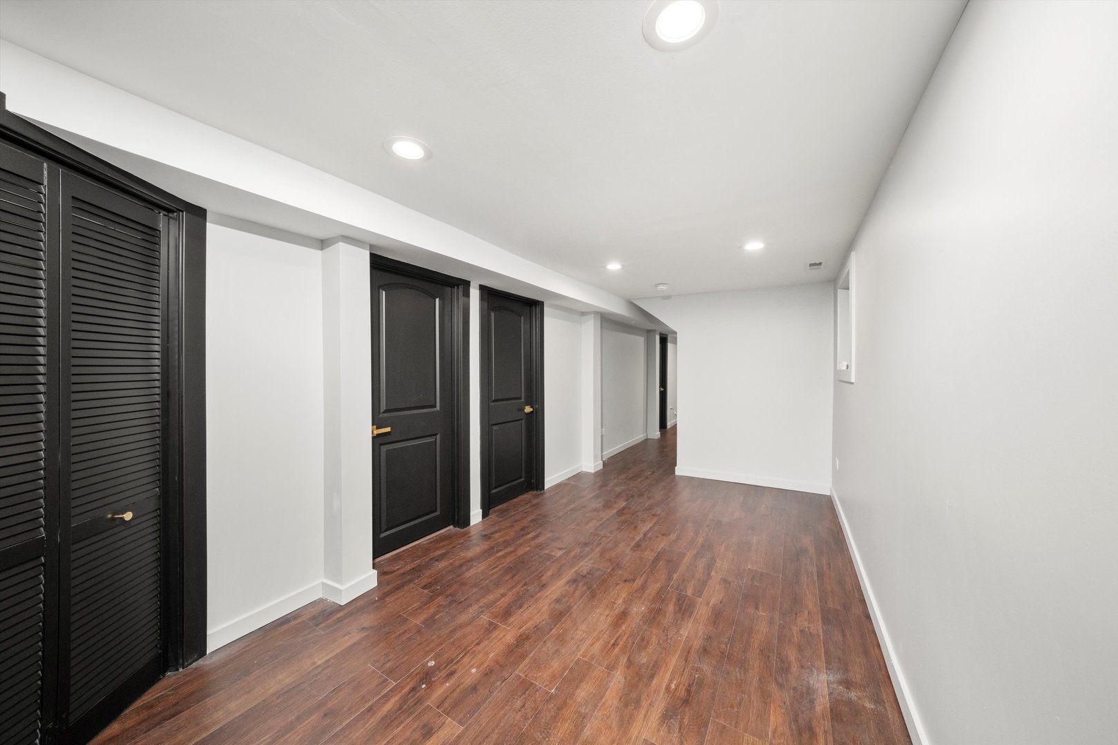 233 N Lorel Avenue Property Photo 18