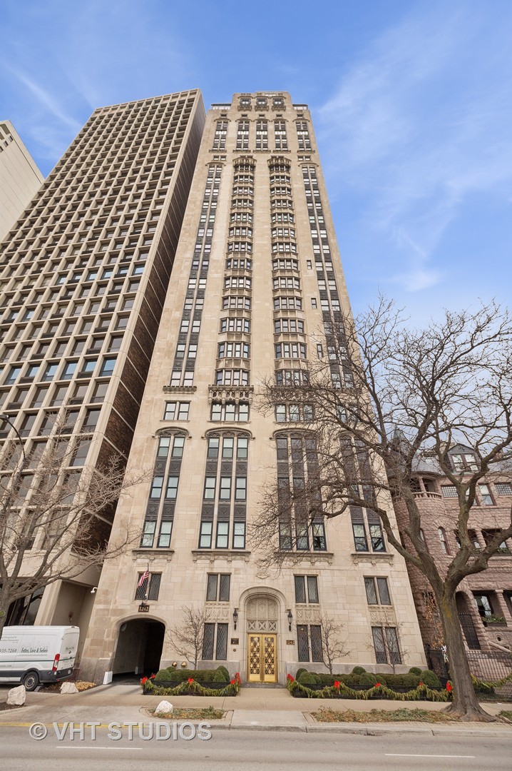 1242 N LAKE SHORE Drive 22 Property Photo 1