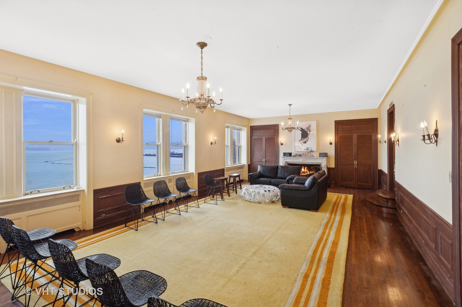 1242 N Lake Shore Drive 22 Property Photo 4