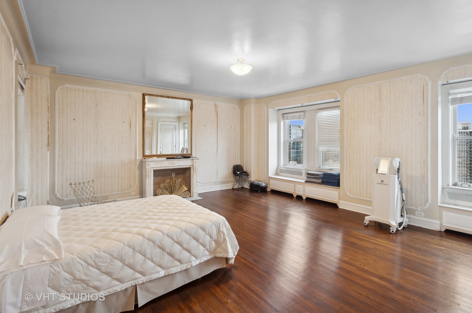 1242 N Lake Shore Drive 22 Property Photo 9