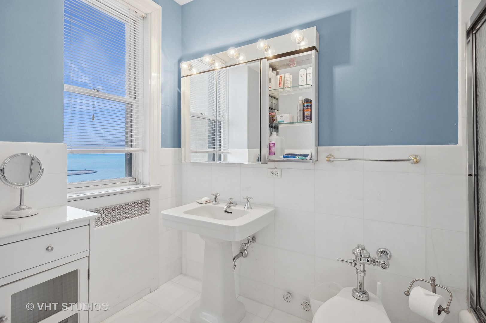 1242 N Lake Shore Drive 22 Property Photo 17