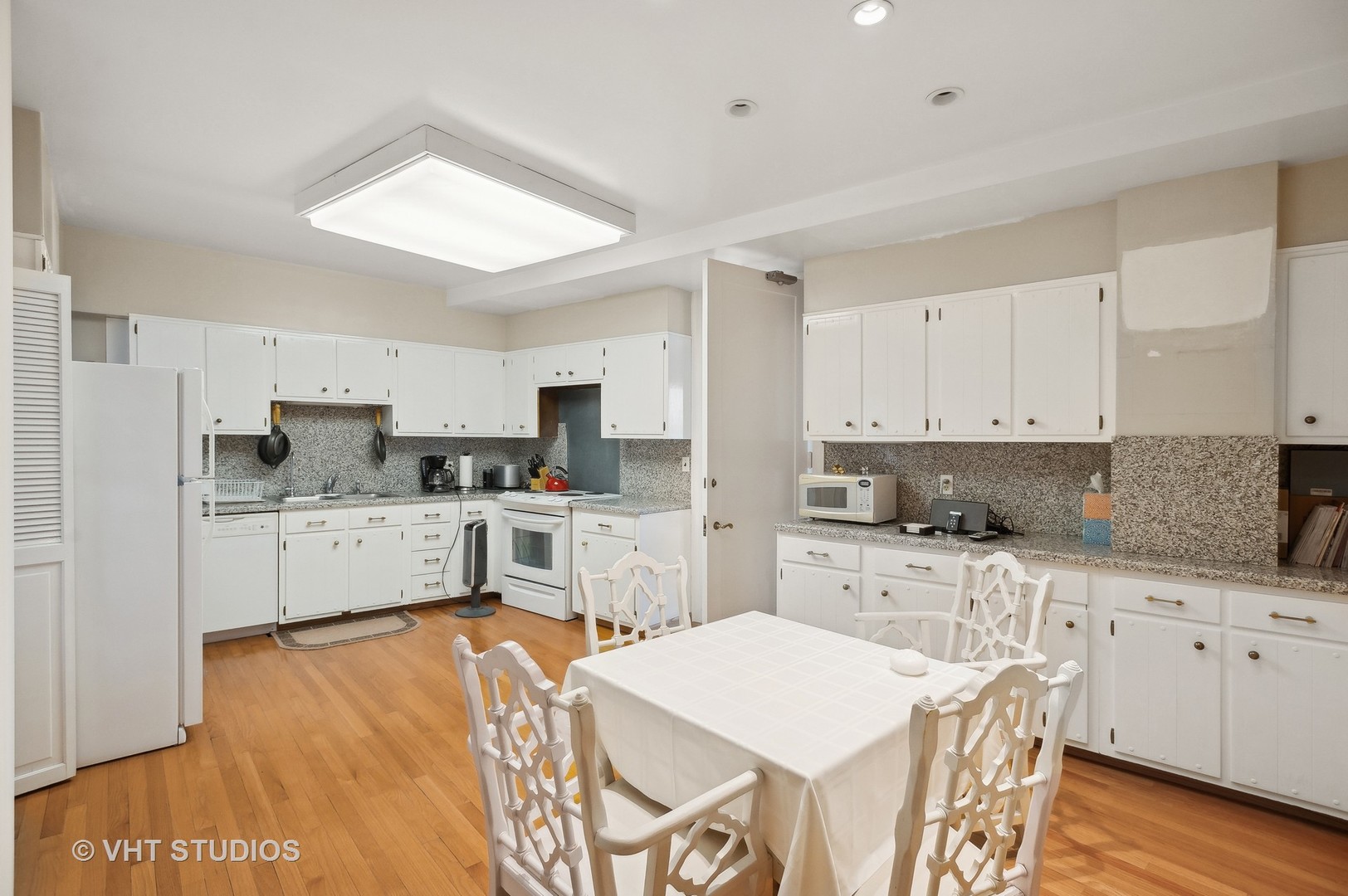 1242 N Lake Shore Drive 22 Property Photo 18