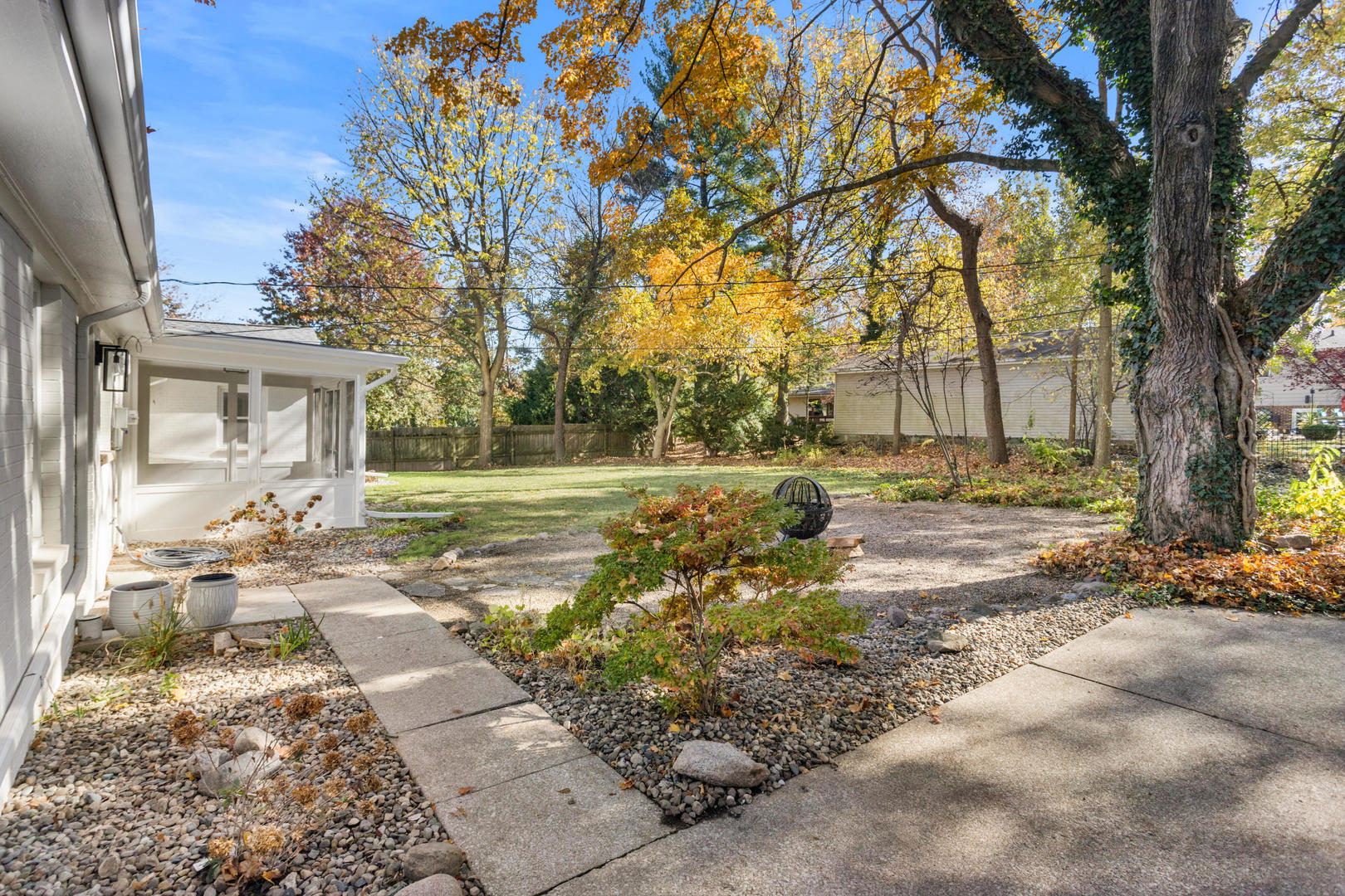 703 Hamilton Drive Property Photo 3