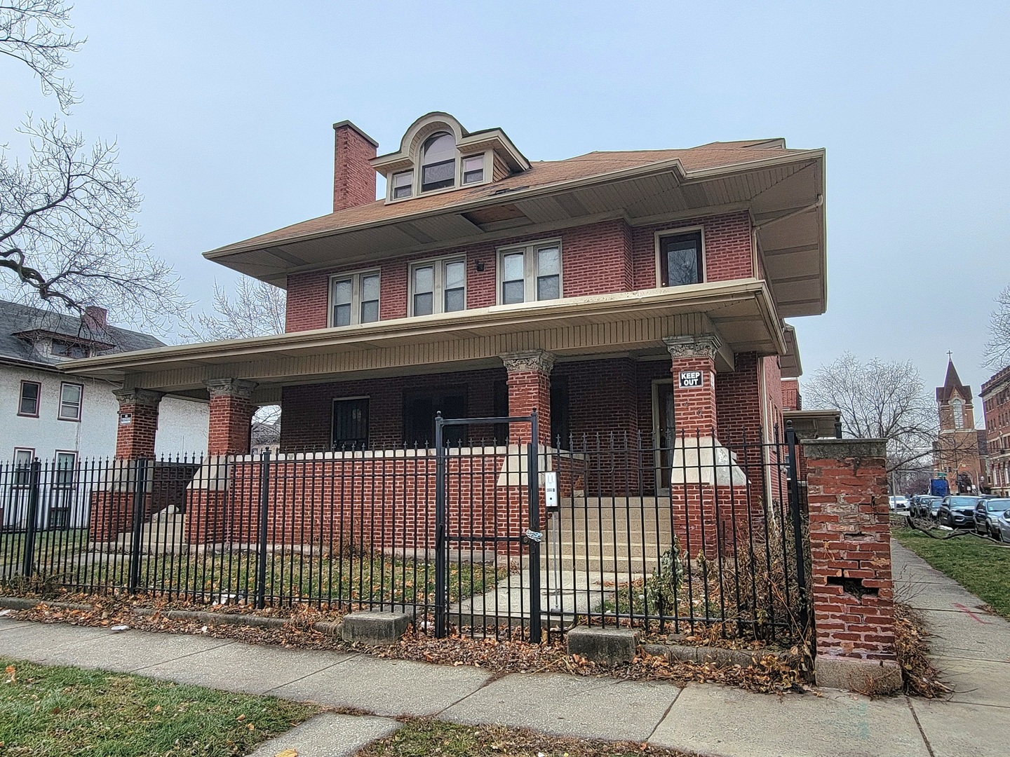 446 N Pine Avenue Property Photo 3