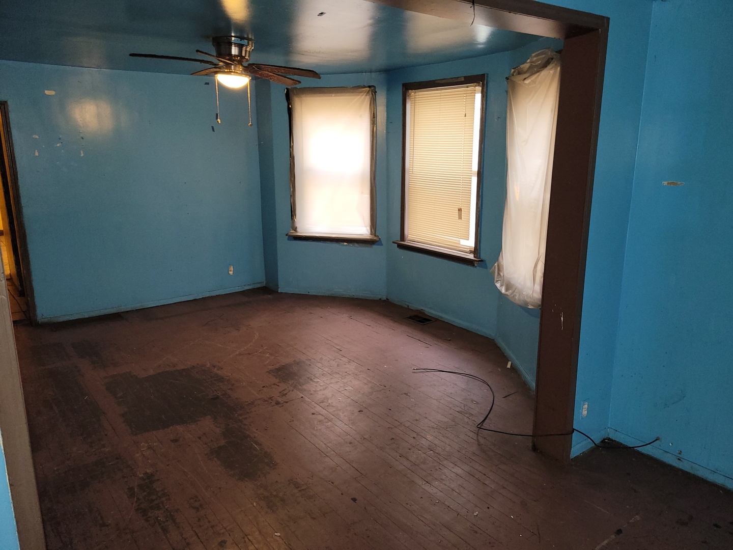 7607 S May Street Property Photo 3