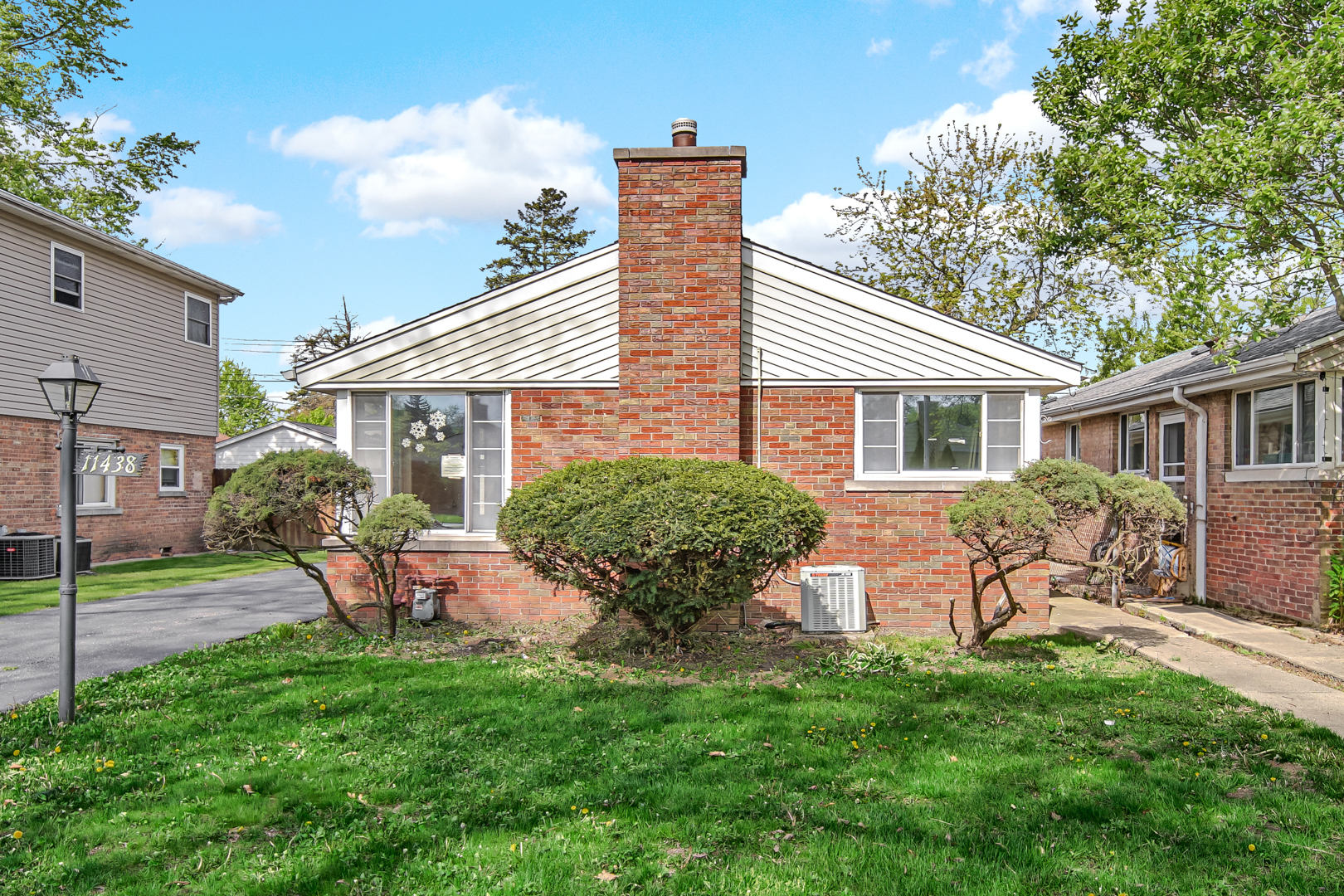 11438 S Maplewood Avenue Property Photo