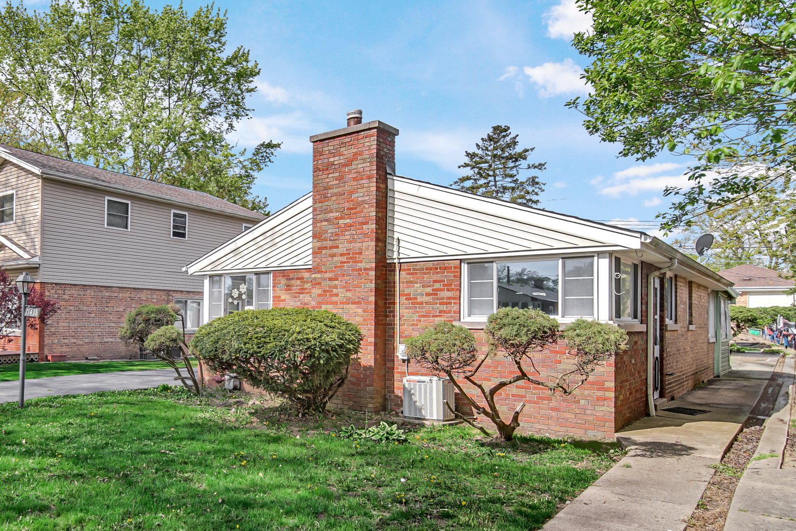 11438 S Maplewood Avenue Property Photo 3