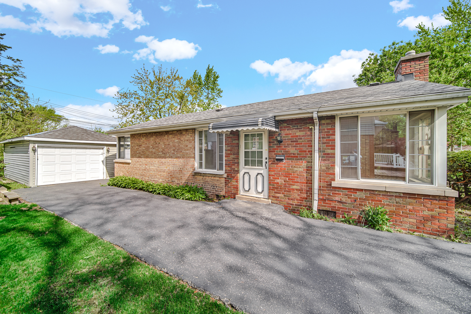 11438 S Maplewood Avenue Property Photo 4