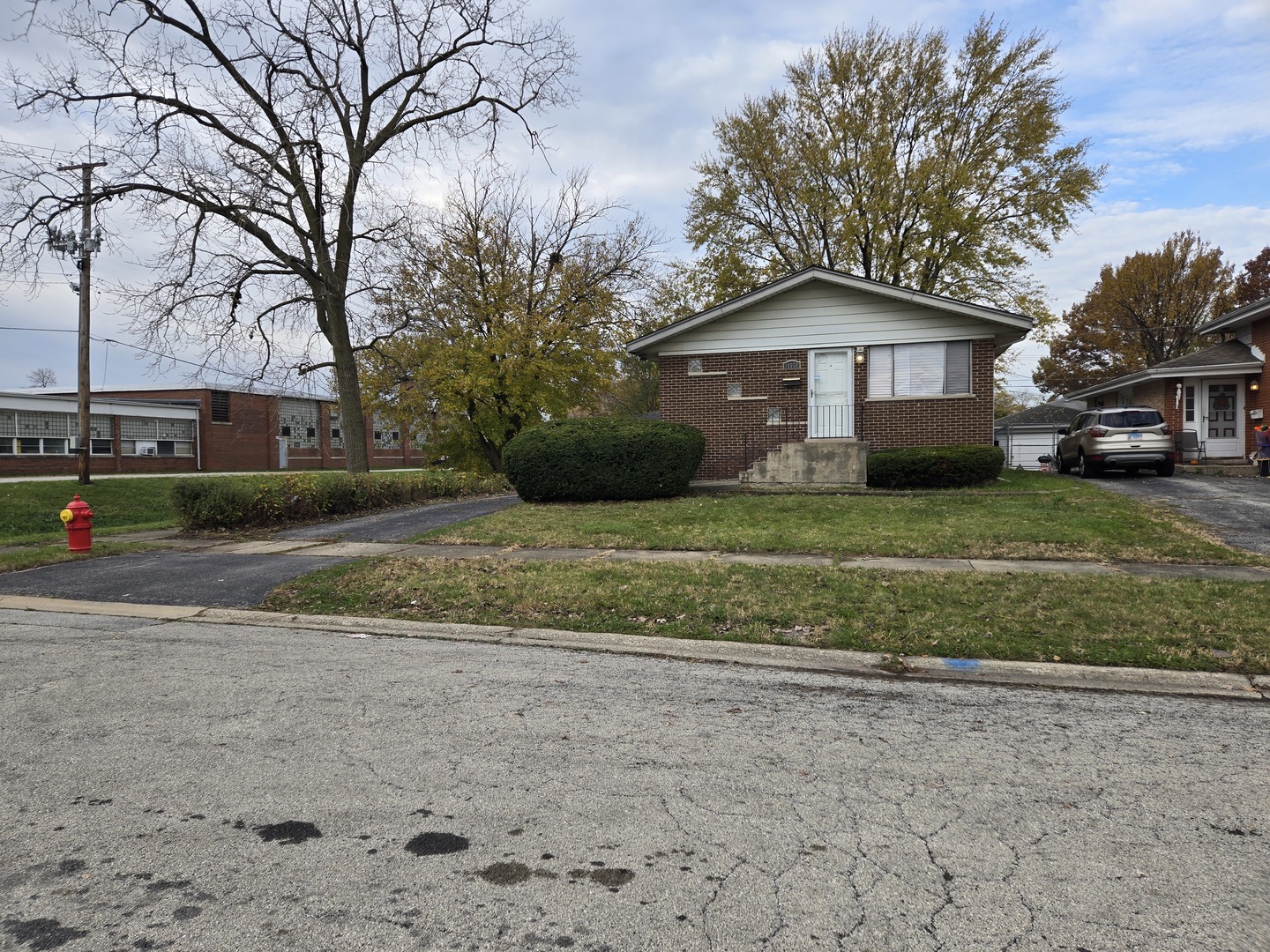 14558 Kedvale Avenue Property Photo 2