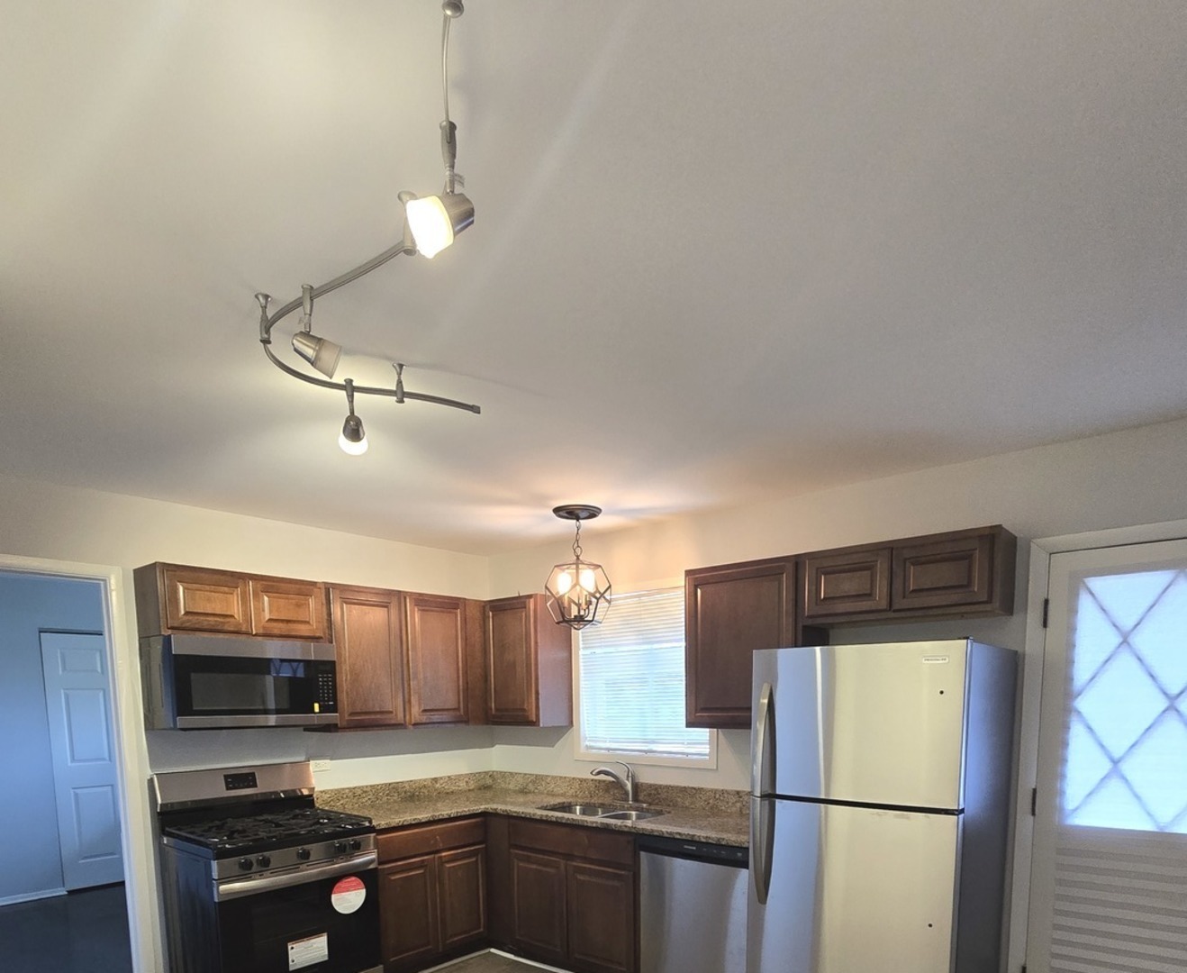 14558 Kedvale Avenue Property Photo 5