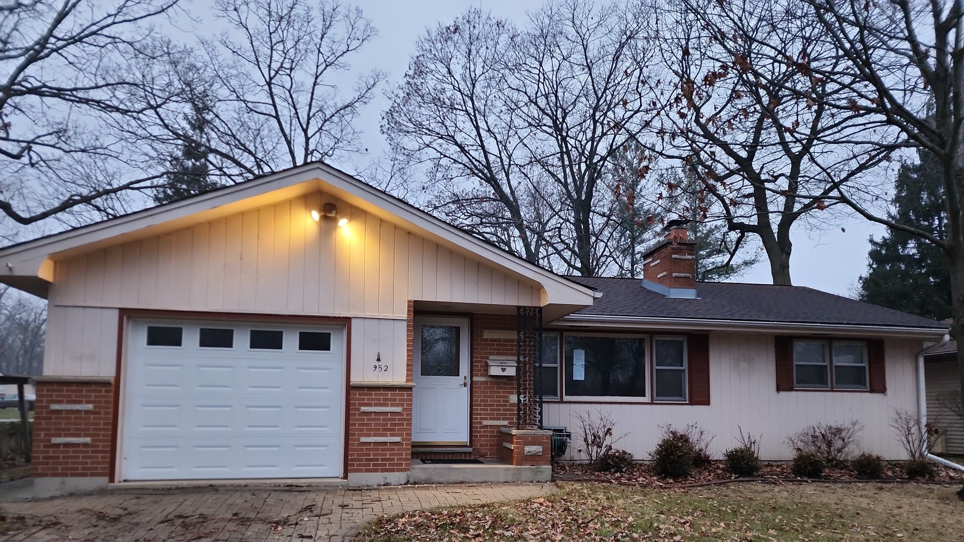 952 Charles Avenue Property Photo
