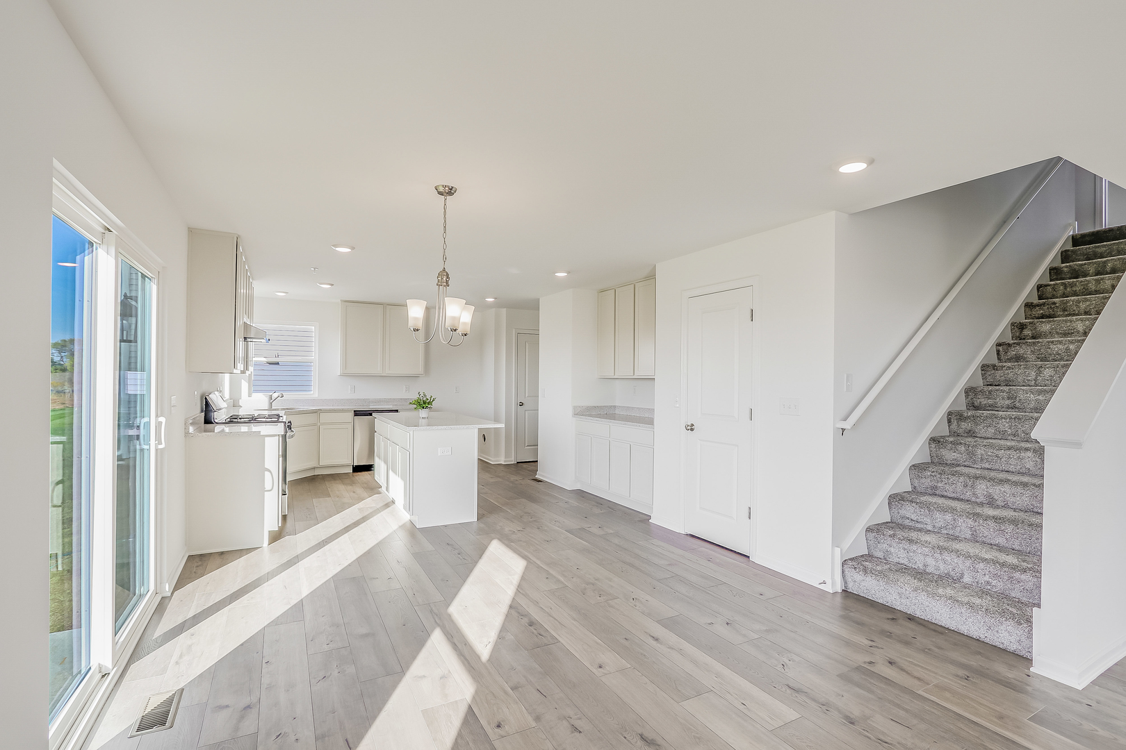 960 Maplewood Drive Property Photo 12