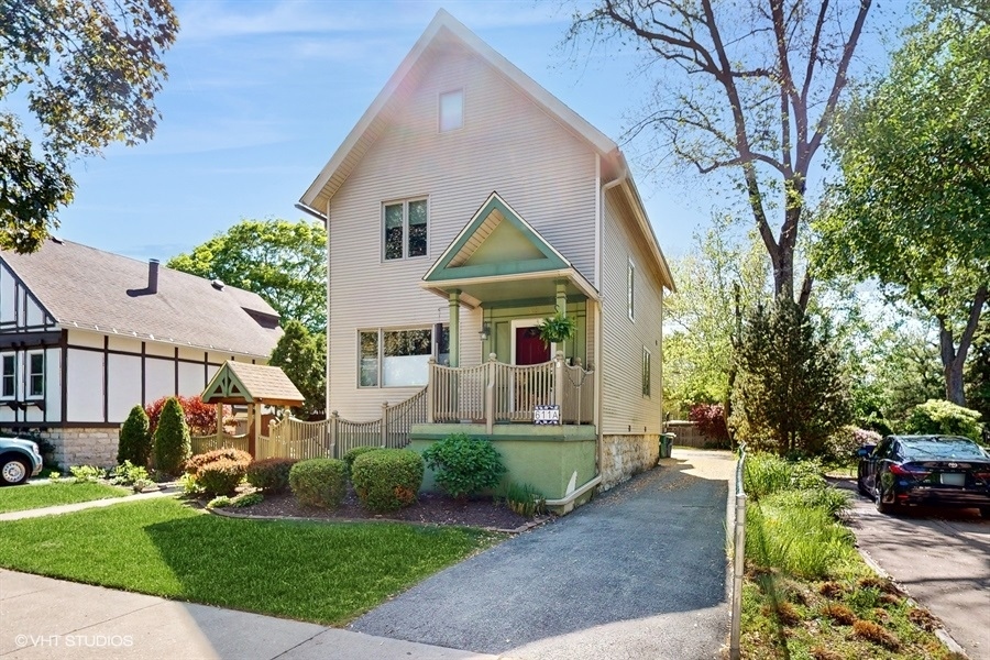 611 Forest Avenue B Property Photo 1