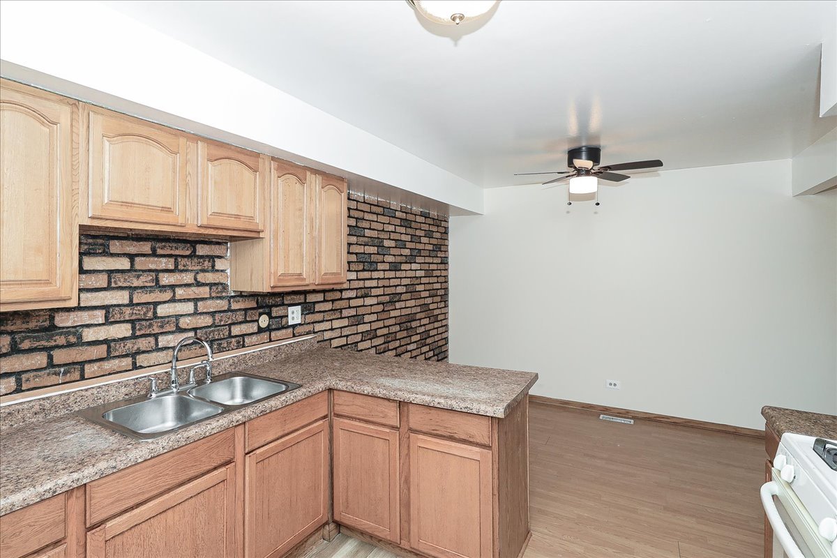 23 Wildwood Lane G Property Photo 8