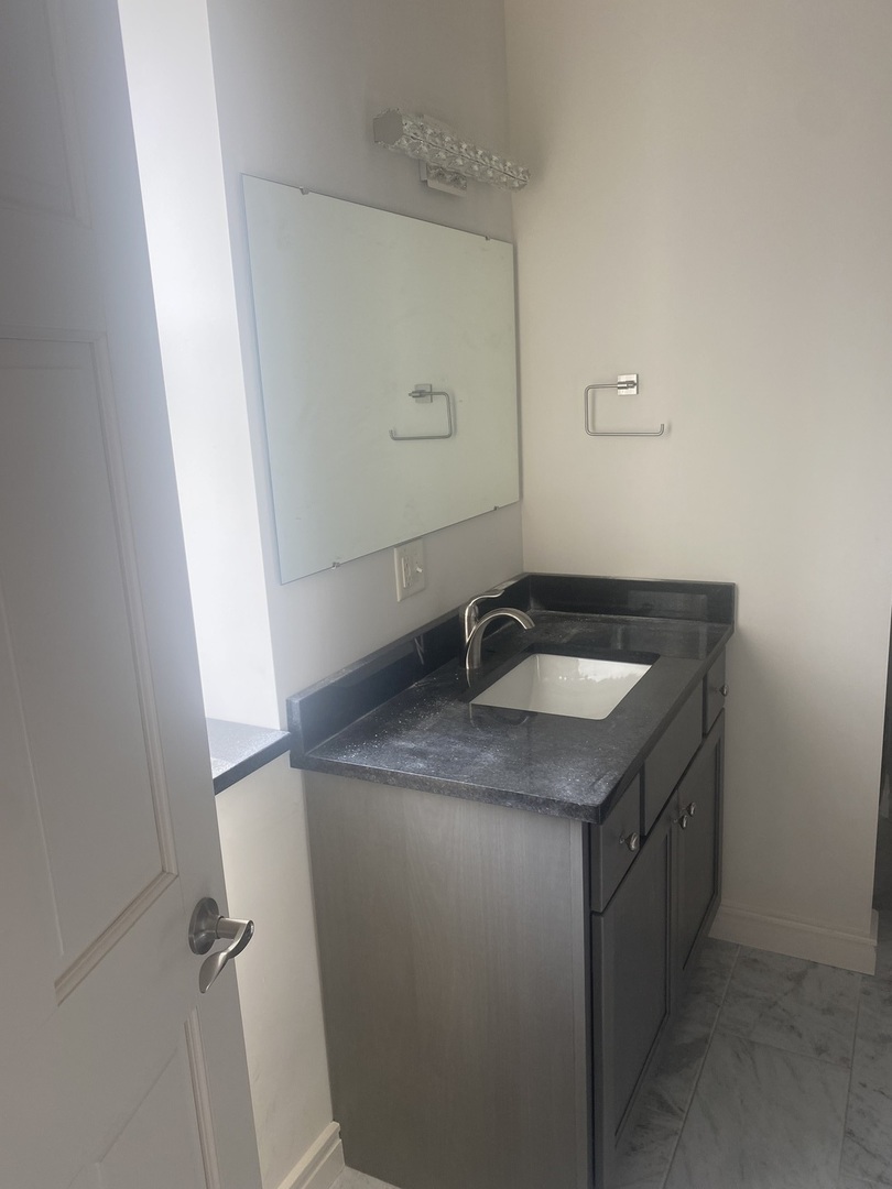 212 N Center Street 703 Property Photo 4