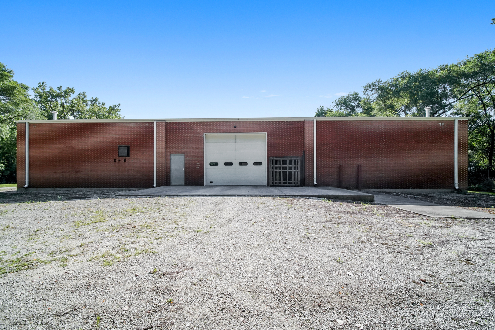 1225 E Washington St Property Photo 2
