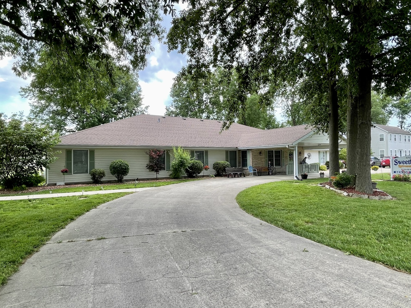 410 Sunset Drive Property Photo 4