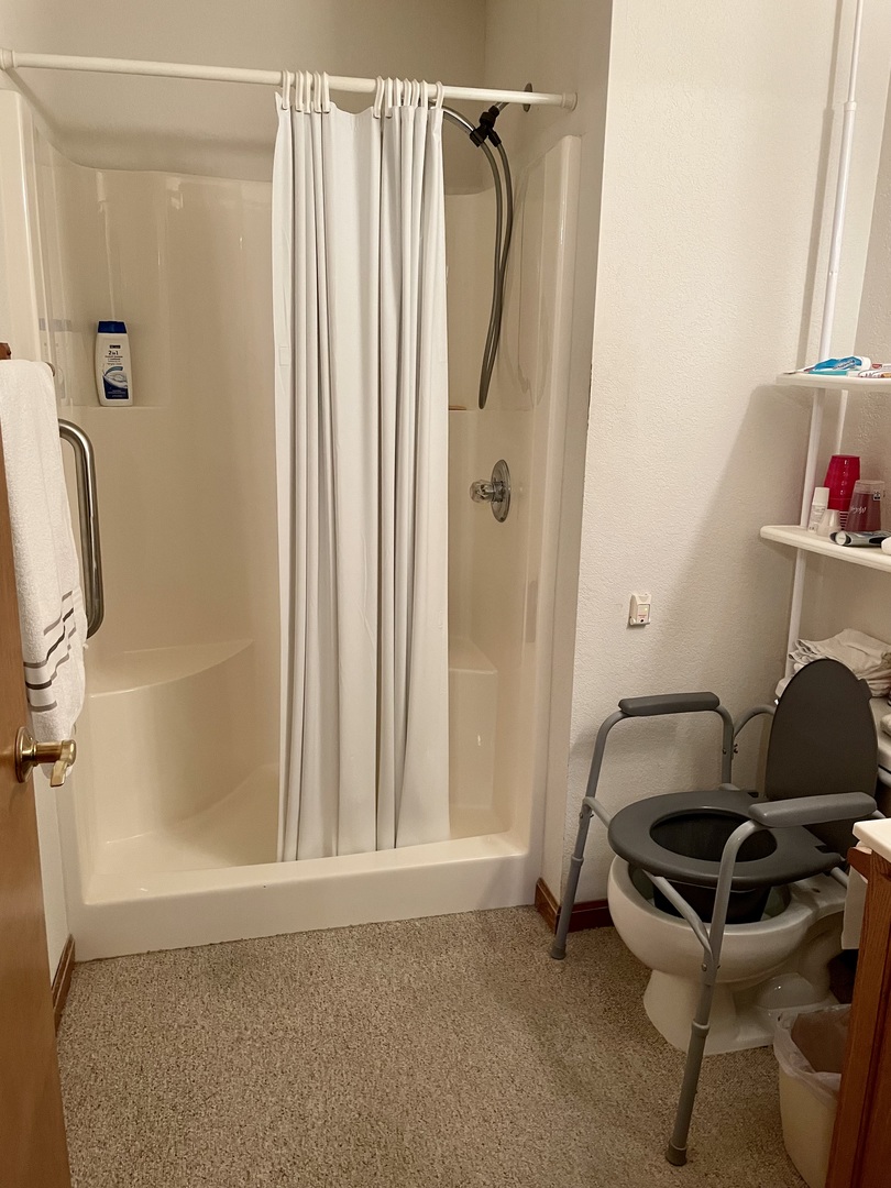 410 Sunset Drive Property Photo 8