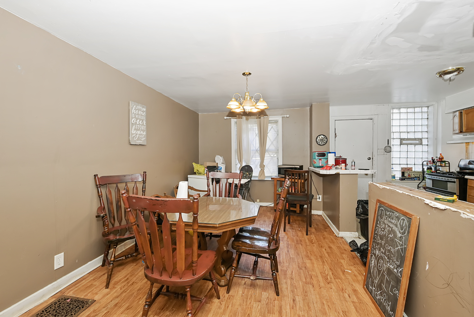 6706 S Parnell Avenue Property Photo 3