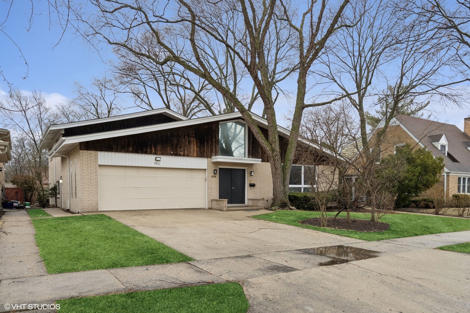 9711 Kildare Avenue Property Photo