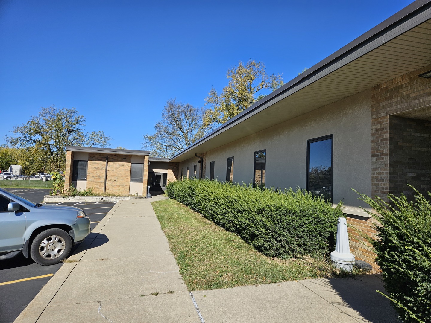100 Manhattan Rd Property Photo 1
