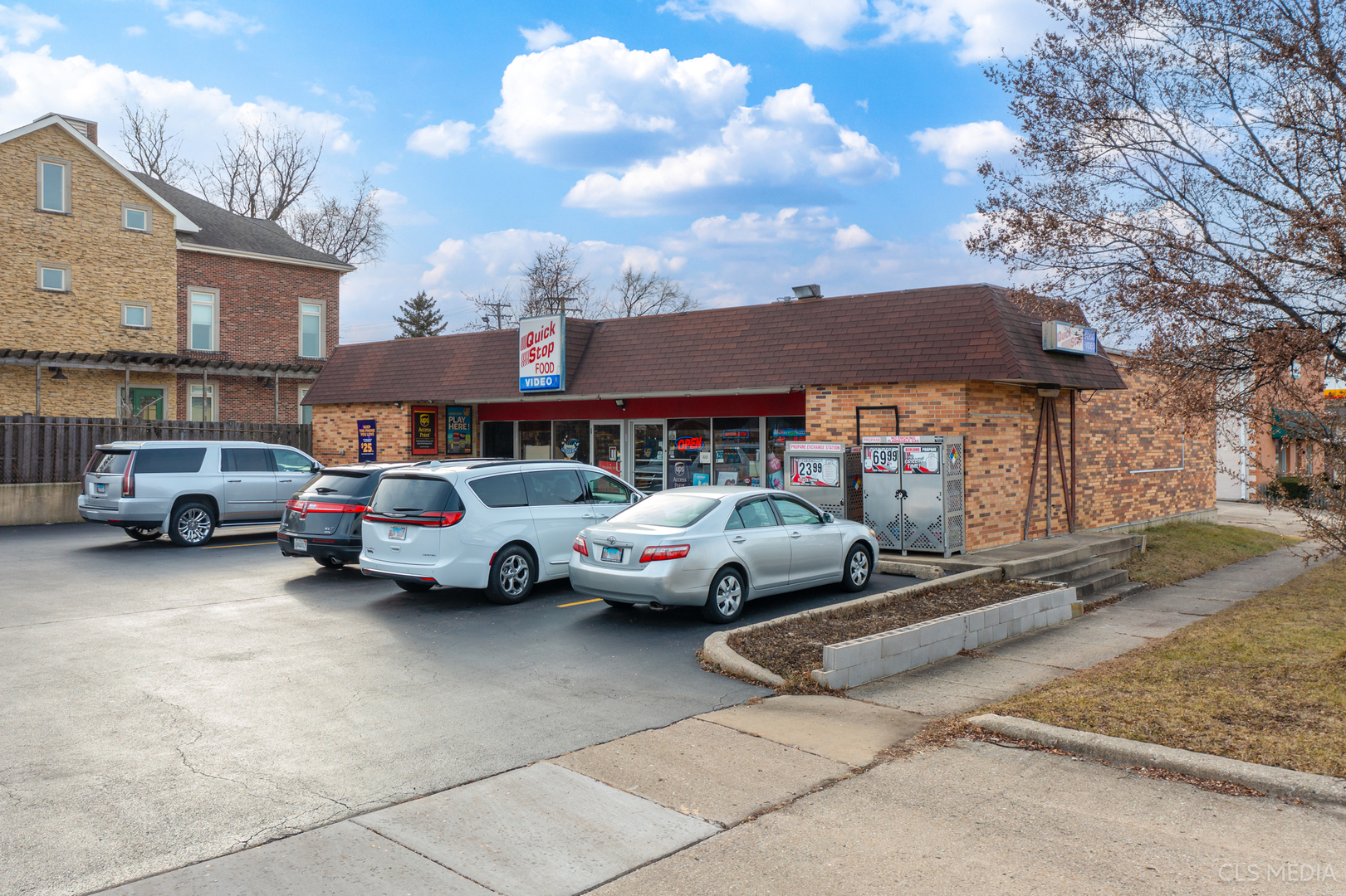 427 E Palatine Rd Property Photo 11