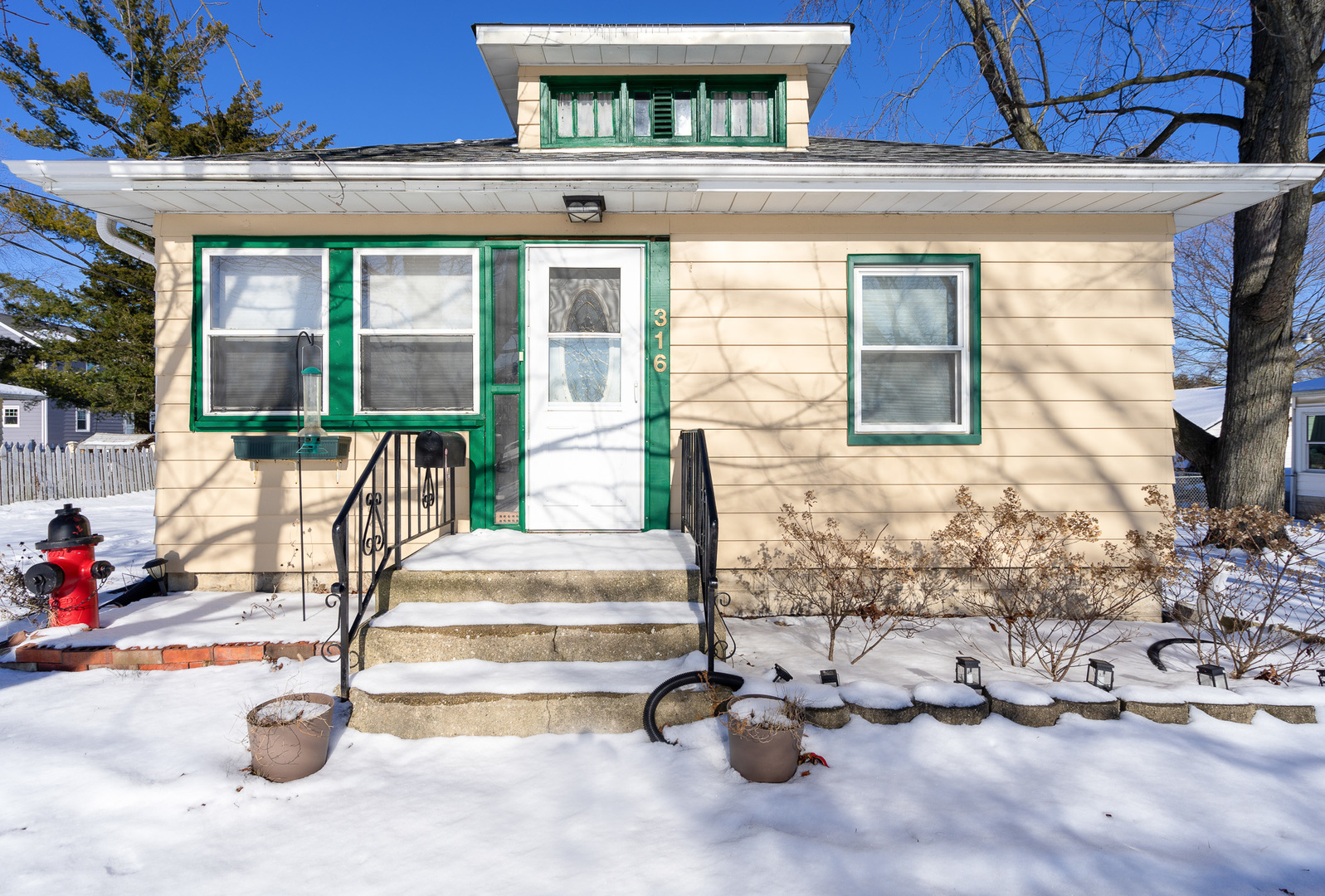 316 E 16th Street Property Photo 1