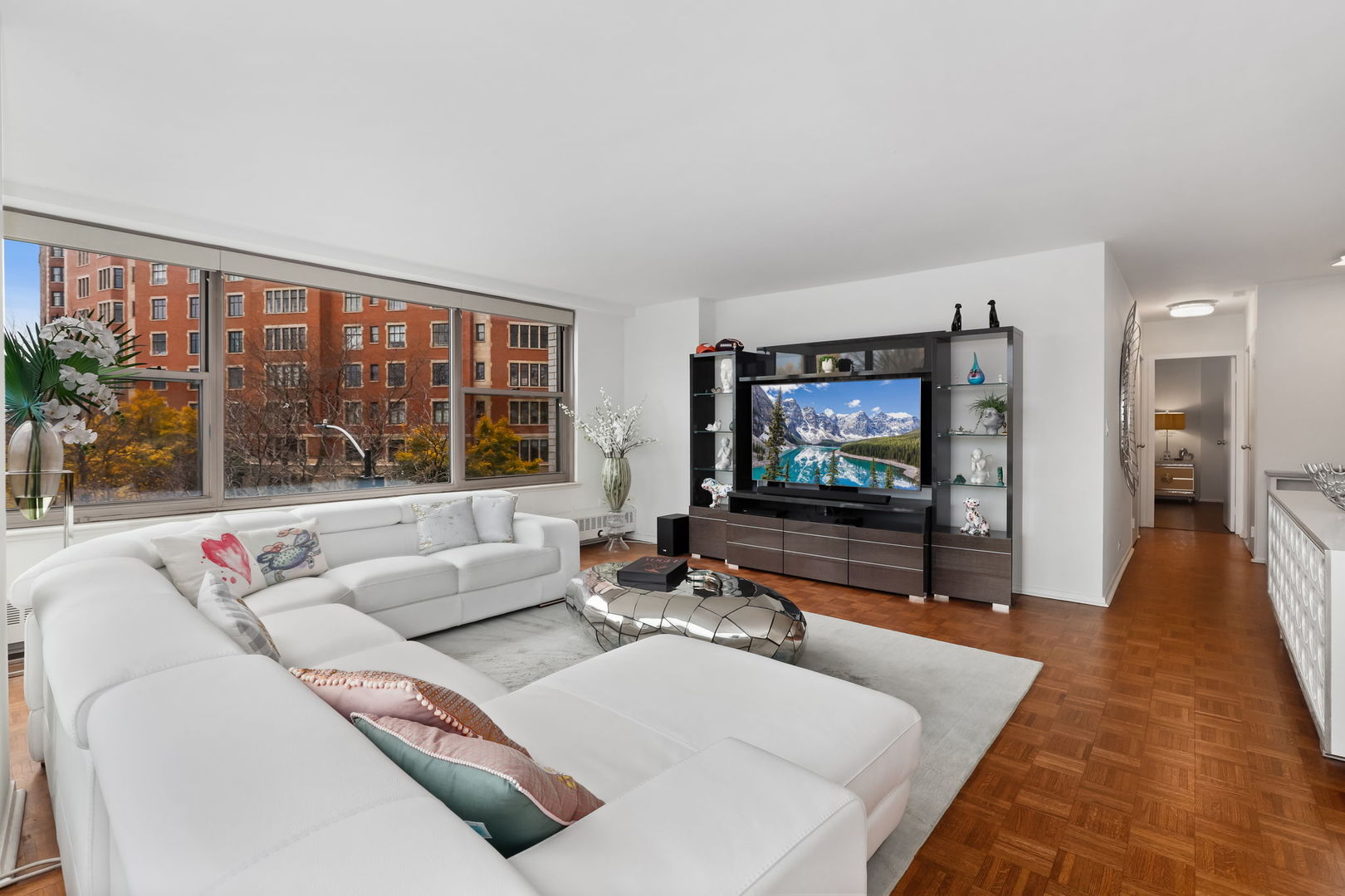 3900 N Lake Shore Drive 4a Property Photo 3