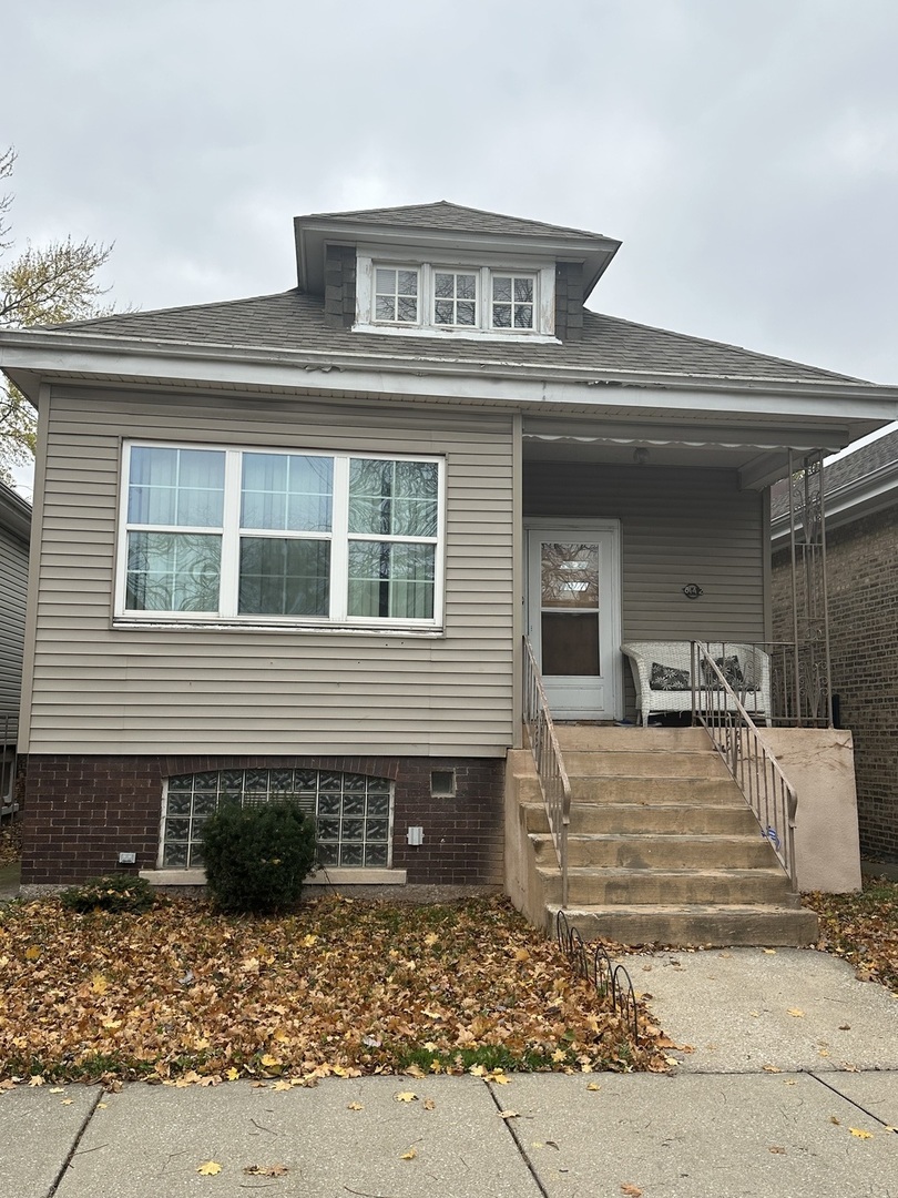 8442 S ESSEX Avenue Property Photo 1