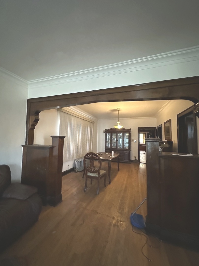 8442 S Essex Avenue Property Photo 3