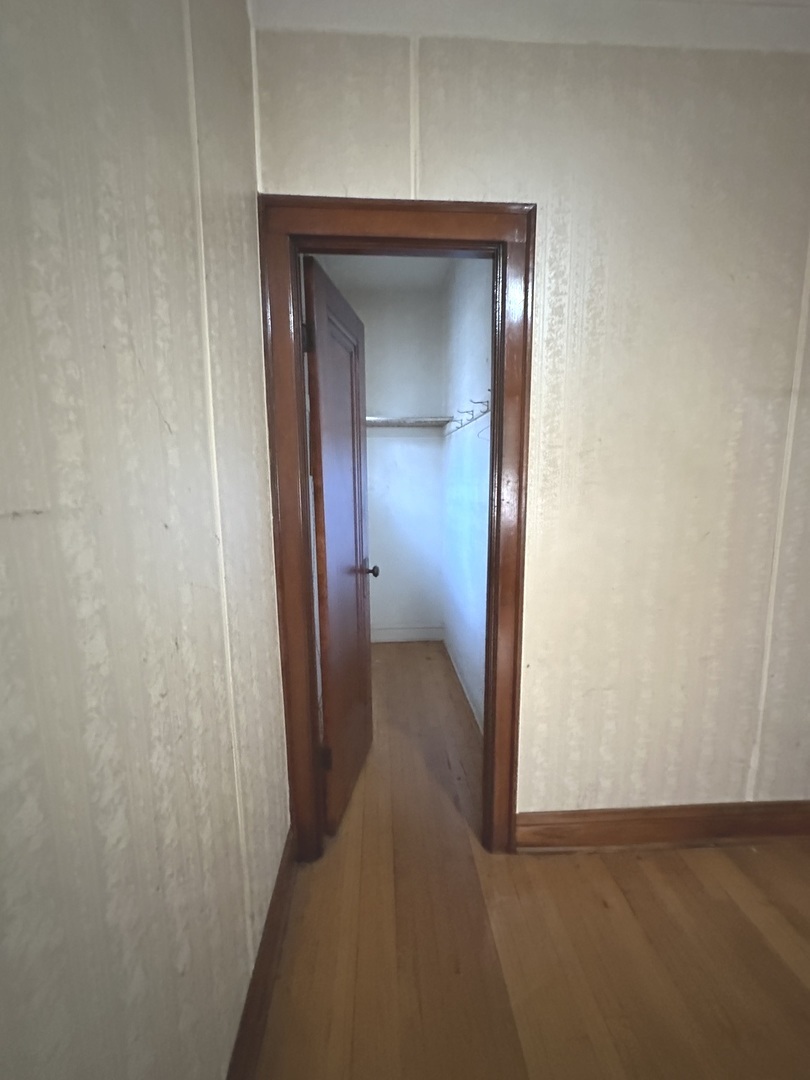 8442 S Essex Avenue Property Photo 8