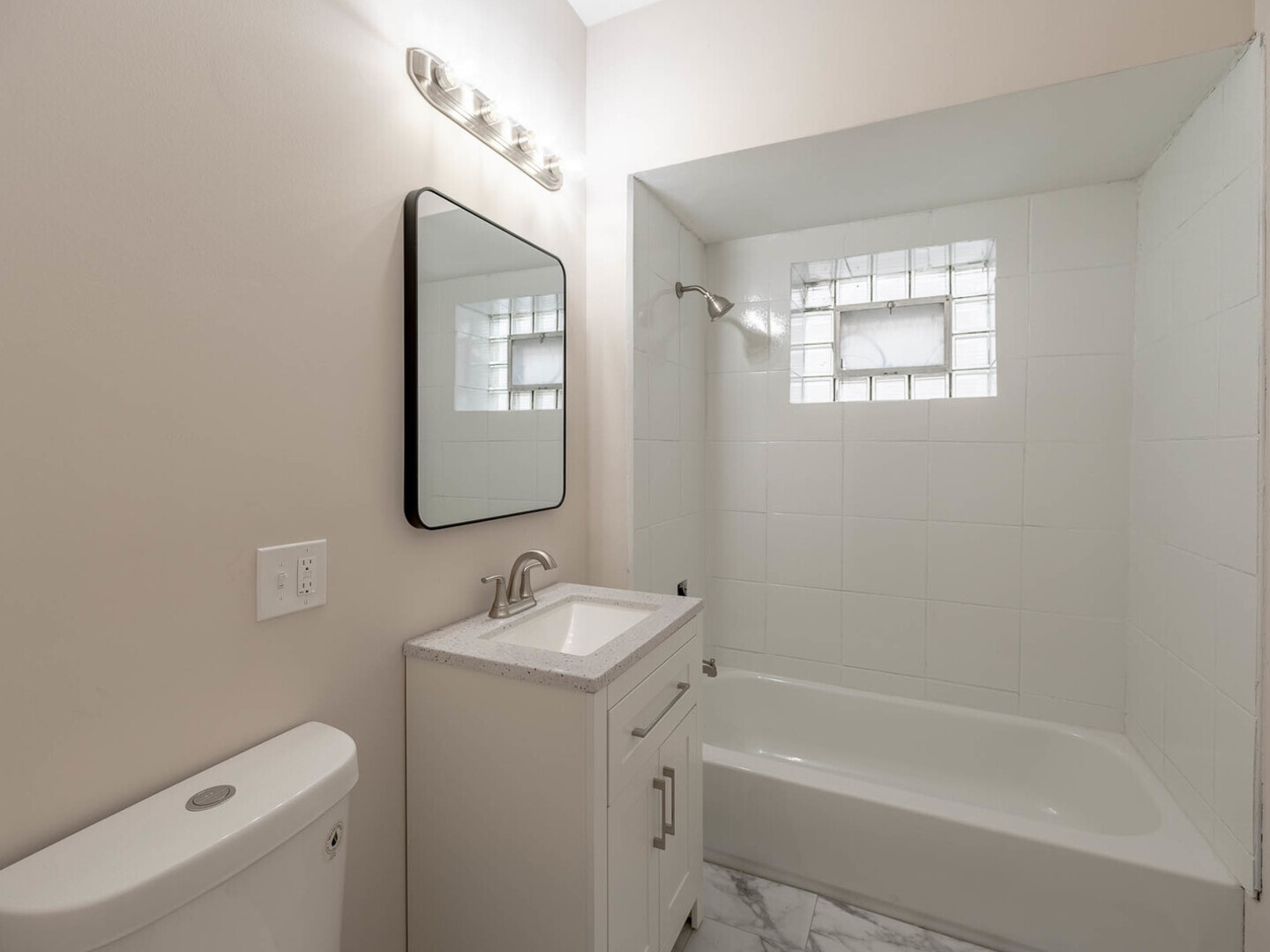 4253 W Augusta Boulevard Property Photo 7