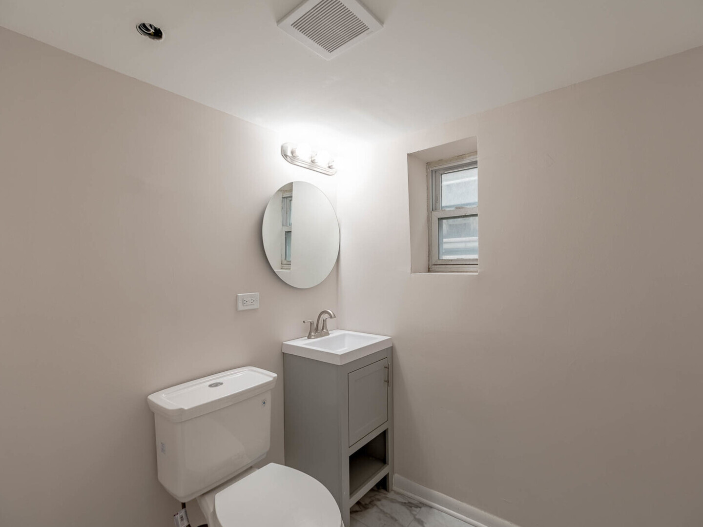 4253 W Augusta Boulevard Property Photo 8