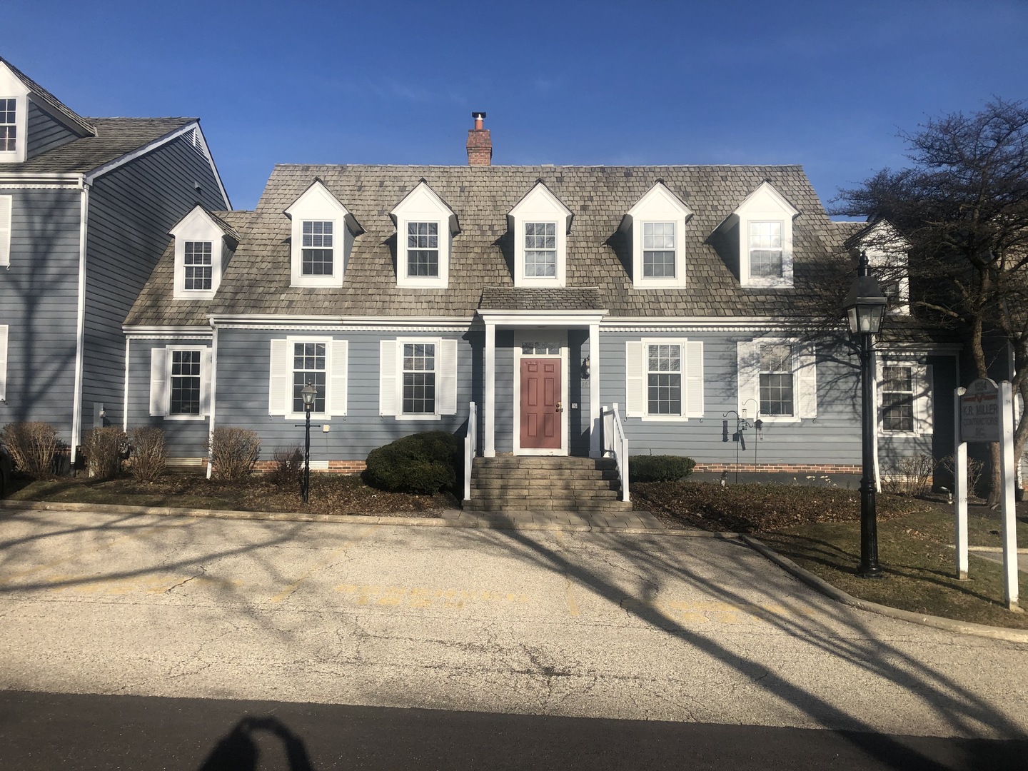 1624 W Colonial Parkway Property Photo