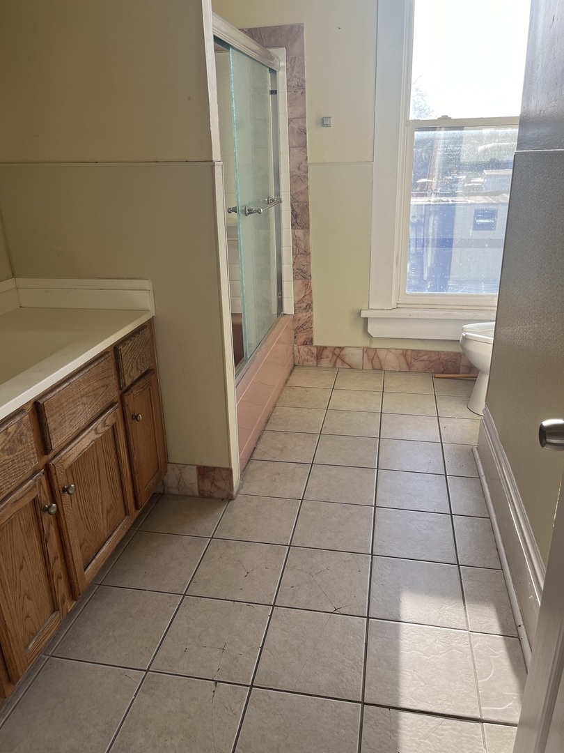 123 S Lake St Property Photo 15