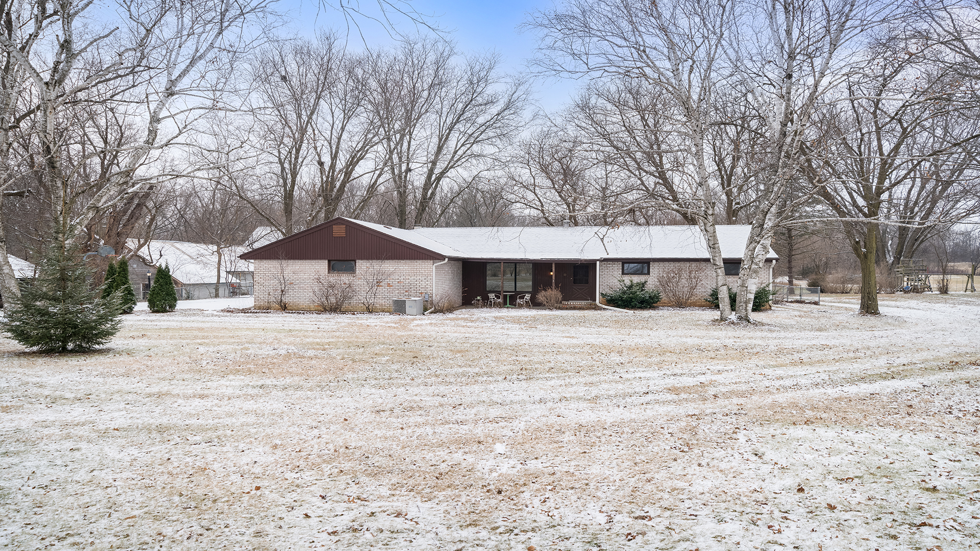 11040 N Main Street Property Photo