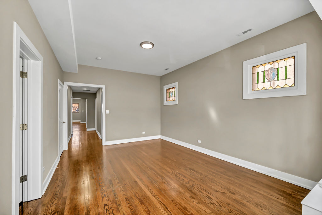 4714 N Talman Avenue Property Photo 5