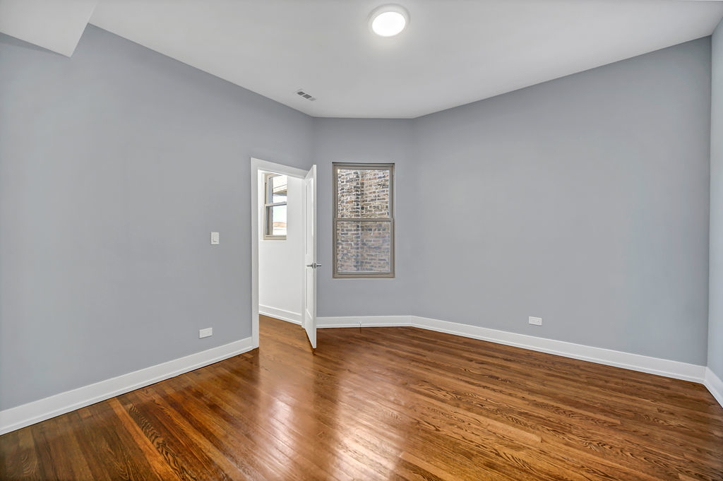 4714 N Talman Avenue Property Photo 9