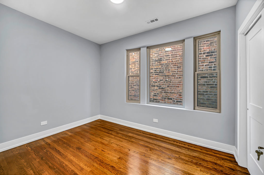 4714 N Talman Avenue Property Photo 10