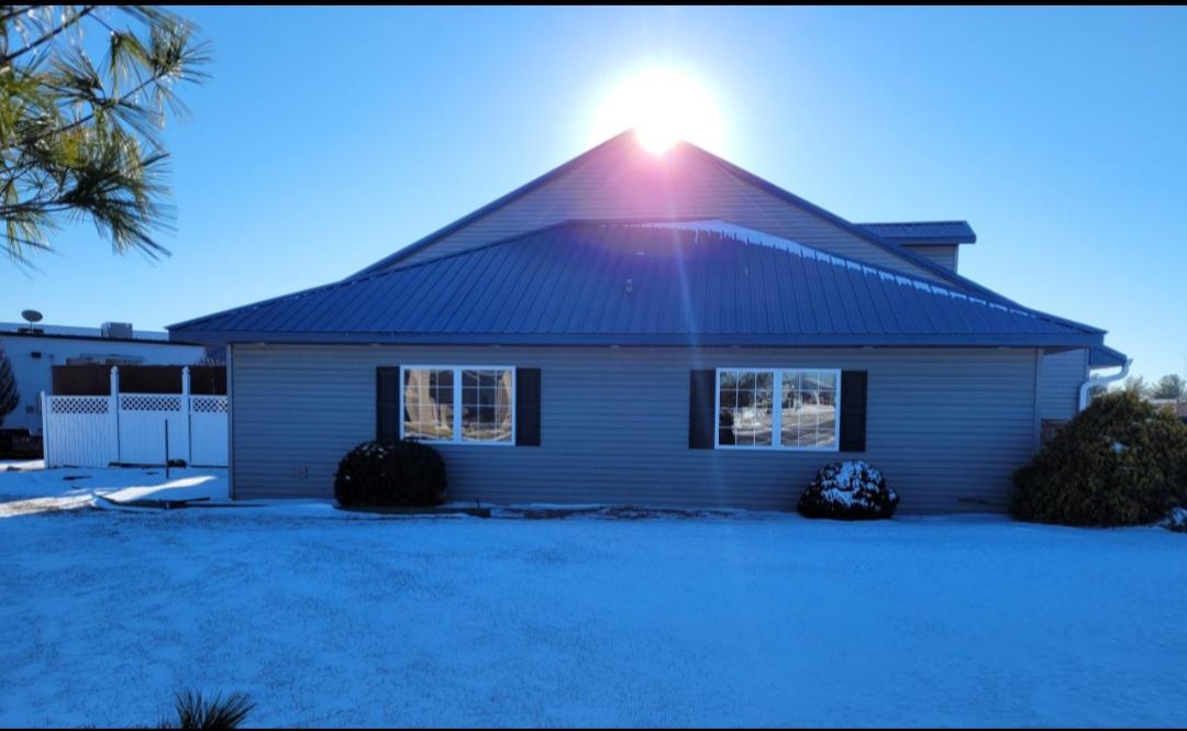 1703 Oak Street Property Photo 4