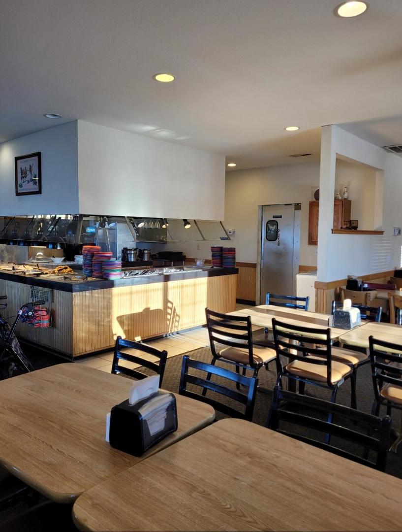 1703 Oak Street Property Photo 23