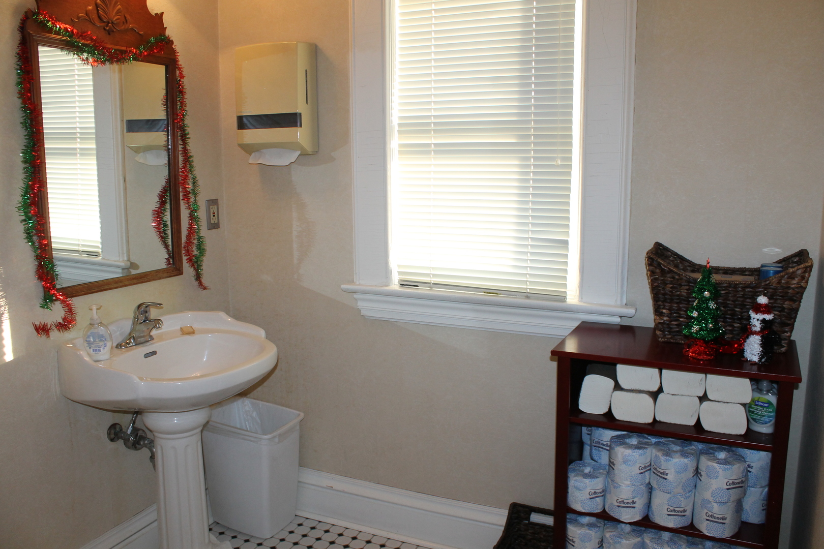 215 Fulton St Property Photo 3