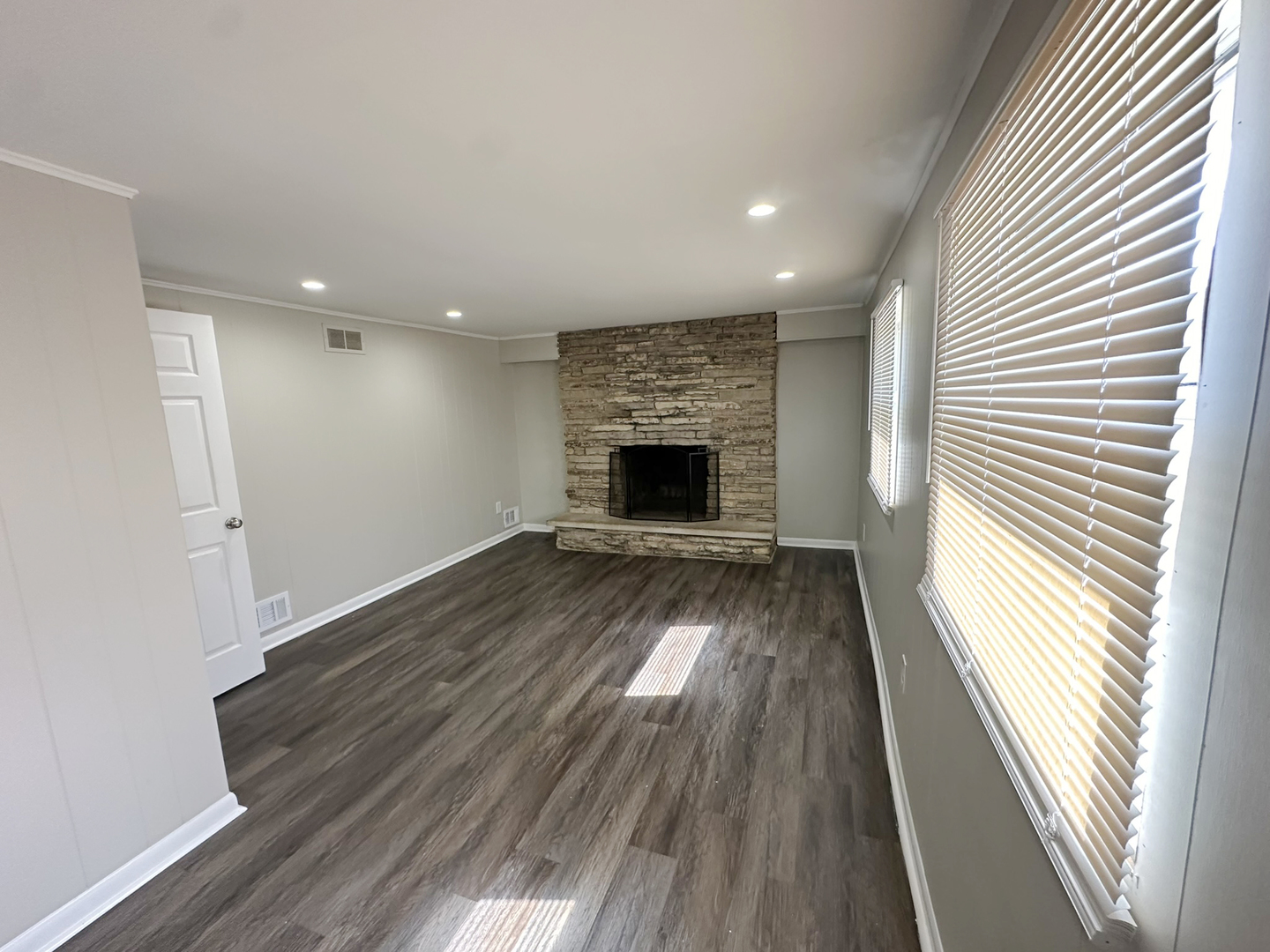 439 S Minerva Avenue Property Photo 11