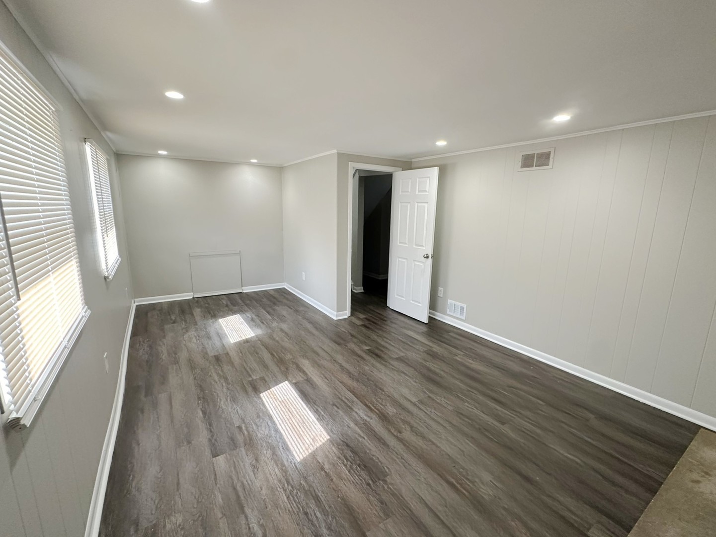 439 S Minerva Avenue Property Photo 12
