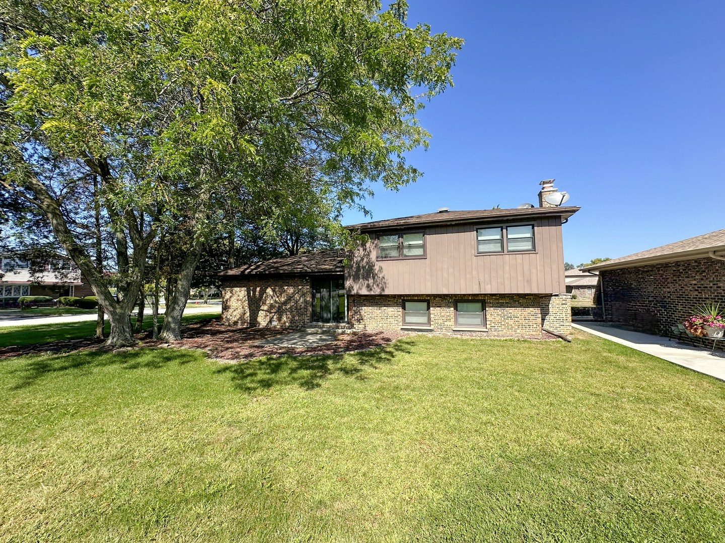439 S Minerva Avenue Property Photo 24