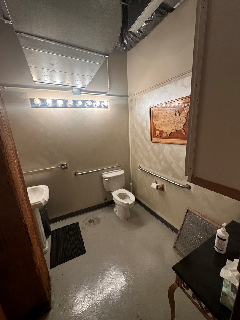 310 S Desplaines St Property Photo 10