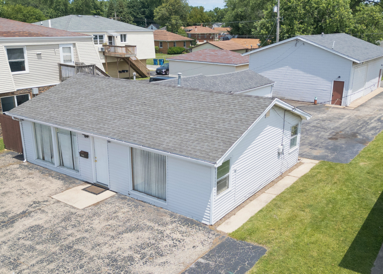 2016 Plainfield Rd Property Photo 1