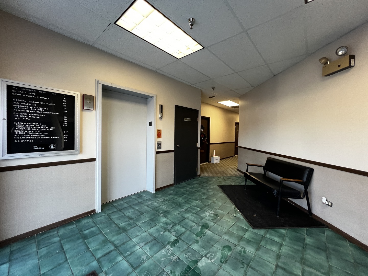 9944 S Roberts Road 201 Property Photo 4