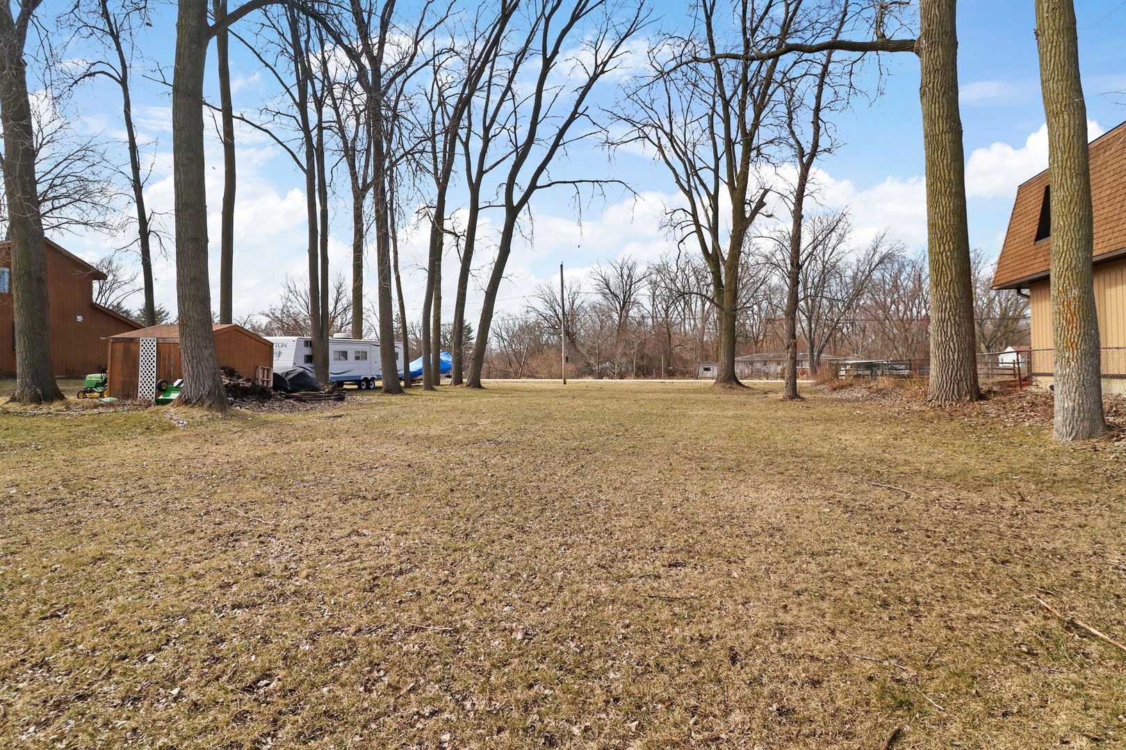 609 Monterrey Ter Property Photo 3
